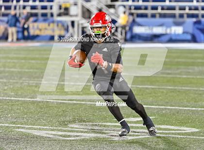 Thumbnail 1 in Lake Mary vs. Vero Beach (FHSAA 7A State Final) photogallery.