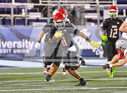 Thumbnail 2 in Lake Mary vs. Vero Beach (FHSAA 7A State Final) photogallery.