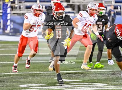 Thumbnail 2 in Lake Mary vs. Vero Beach (FHSAA 7A State Final) photogallery.