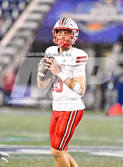 Thumbnail 1 in Lake Mary vs. Vero Beach (FHSAA 7A State Final) photogallery.