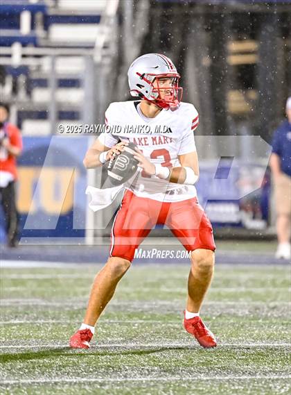 Thumbnail 3 in Lake Mary vs. Vero Beach (FHSAA 7A State Final) photogallery.