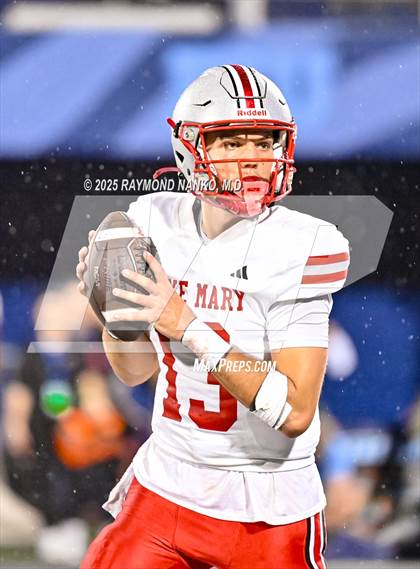 Thumbnail 2 in Lake Mary vs. Vero Beach (FHSAA 7A State Final) photogallery.