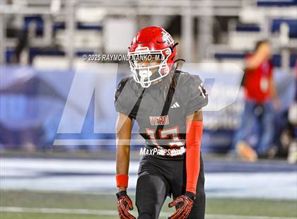 Thumbnail 3 in Lake Mary vs. Vero Beach (FHSAA 7A State Final) photogallery.