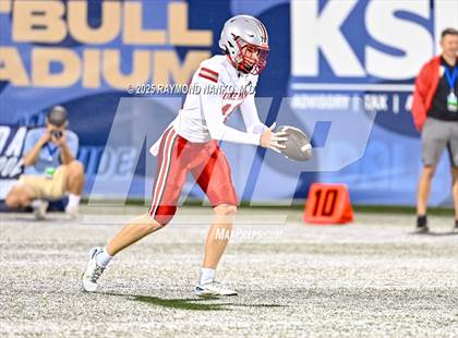 Thumbnail 1 in Lake Mary vs. Vero Beach (FHSAA 7A State Final) photogallery.