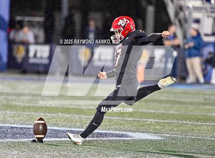 Thumbnail 1 in Lake Mary vs. Vero Beach (FHSAA 7A State Final) photogallery.