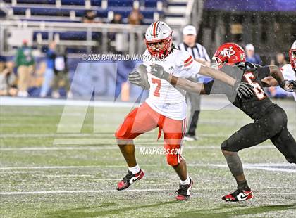 Thumbnail 2 in Lake Mary vs. Vero Beach (FHSAA 7A State Final) photogallery.