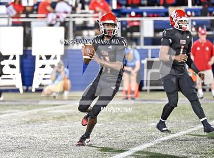 Thumbnail 1 in Lake Mary vs. Vero Beach (FHSAA 7A State Final) photogallery.