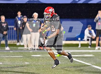 Thumbnail 1 in Lake Mary vs. Vero Beach (FHSAA 7A State Final) photogallery.
