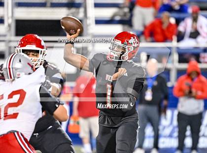 Thumbnail 2 in Lake Mary vs. Vero Beach (FHSAA 7A State Final) photogallery.
