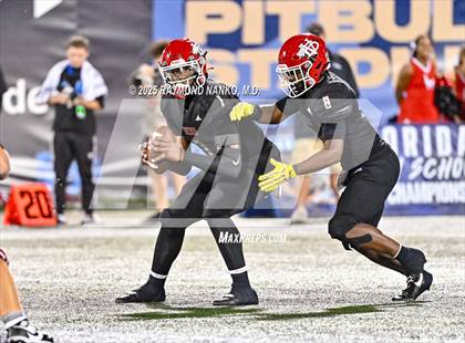 Thumbnail 1 in Lake Mary vs. Vero Beach (FHSAA 7A State Final) photogallery.