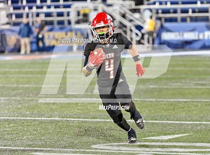 Thumbnail 2 in Lake Mary vs. Vero Beach (FHSAA 7A State Final) photogallery.