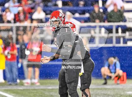 Thumbnail 2 in Lake Mary vs. Vero Beach (FHSAA 7A State Final) photogallery.