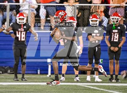 Thumbnail 1 in Lake Mary vs. Vero Beach (FHSAA 7A State Final) photogallery.