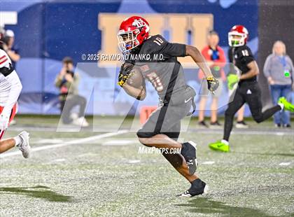 Thumbnail 3 in Lake Mary vs. Vero Beach (FHSAA 7A State Final) photogallery.