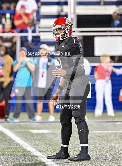 Thumbnail 1 in Lake Mary vs. Vero Beach (FHSAA 7A State Final) photogallery.