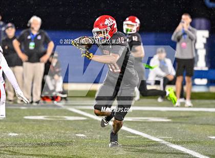Thumbnail 3 in Lake Mary vs. Vero Beach (FHSAA 7A State Final) photogallery.