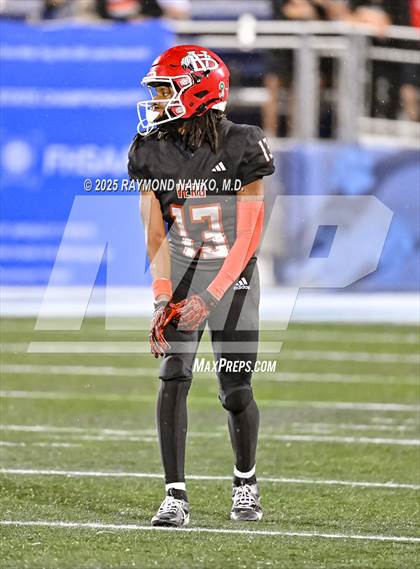 Thumbnail 1 in Lake Mary vs. Vero Beach (FHSAA 7A State Final) photogallery.
