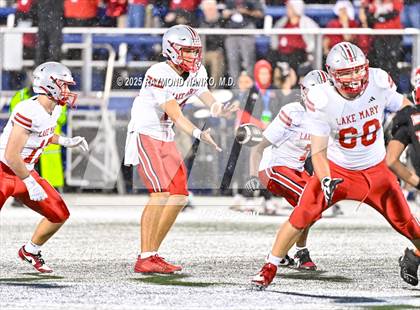 Thumbnail 1 in Lake Mary vs. Vero Beach (FHSAA 7A State Final) photogallery.