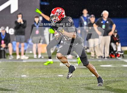 Thumbnail 1 in Lake Mary vs. Vero Beach (FHSAA 7A State Final) photogallery.
