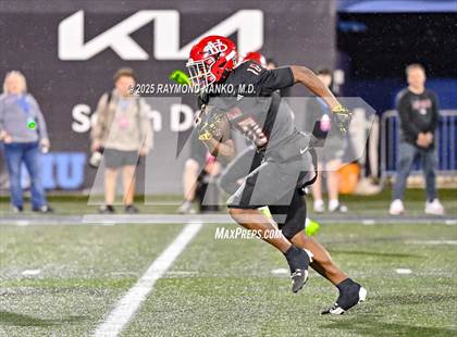 Thumbnail 2 in Lake Mary vs. Vero Beach (FHSAA 7A State Final) photogallery.