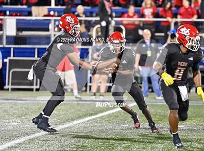 Thumbnail 1 in Lake Mary vs. Vero Beach (FHSAA 7A State Final) photogallery.