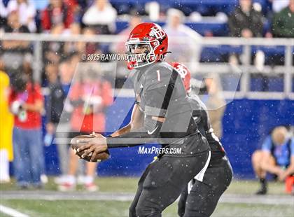 Thumbnail 3 in Lake Mary vs. Vero Beach (FHSAA 7A State Final) photogallery.