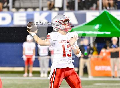 Thumbnail 2 in Lake Mary vs. Vero Beach (FHSAA 7A State Final) photogallery.
