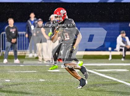 Thumbnail 2 in Lake Mary vs. Vero Beach (FHSAA 7A State Final) photogallery.