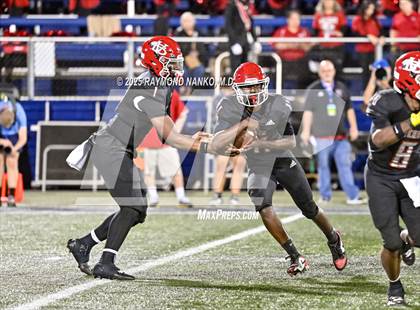 Thumbnail 2 in Lake Mary vs. Vero Beach (FHSAA 7A State Final) photogallery.