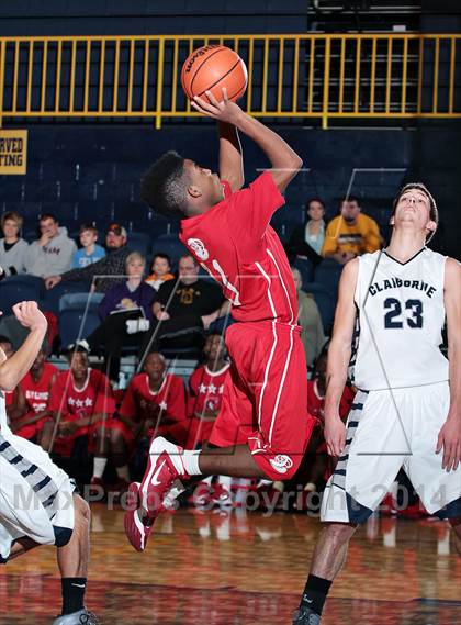Thumbnail 2 in Claiborne vs Carver (Seymour Christmas Classic) photogallery.