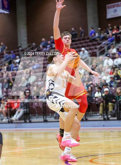 Thumbnail 2 in Judge Memorial Catholic vs. Ogden (UHSAA 3A Semifinal) photogallery.