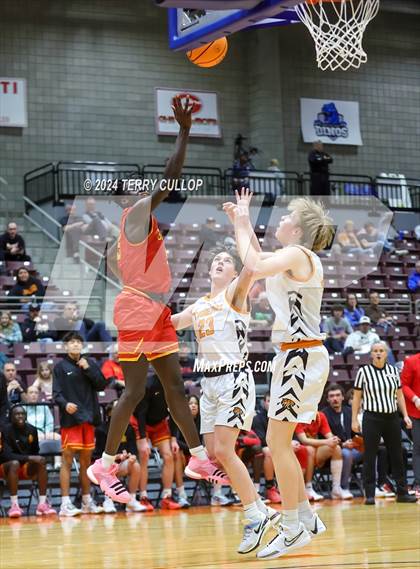 Thumbnail 3 in Judge Memorial Catholic vs. Ogden (UHSAA 3A Semifinal) photogallery.