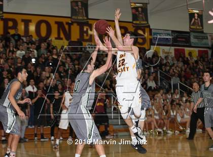 Thumbnail 1 in Royal @ Simi Valley photogallery.