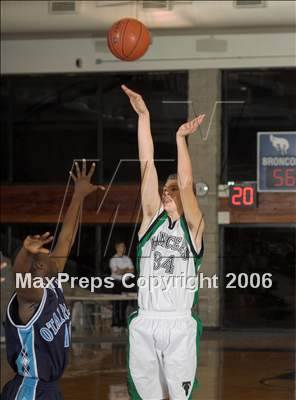 Thumbnail 2 in Otay Ranch vs Thousand Oaks (Torrey Pines Holiday Prep Classic) photogallery.