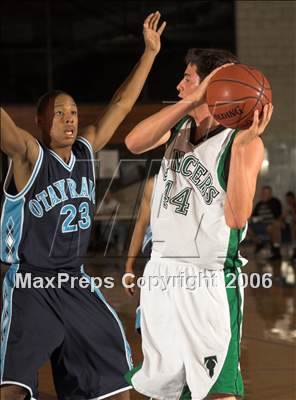 Thumbnail 2 in Otay Ranch vs Thousand Oaks (Torrey Pines Holiday Prep Classic) photogallery.
