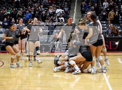 Thumbnail 3 in Randall vs. Hargrave (UIL 4A Semifinal) photogallery.
