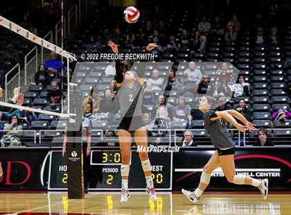 Thumbnail 1 in Randall vs. Hargrave (UIL 4A Semifinal) photogallery.