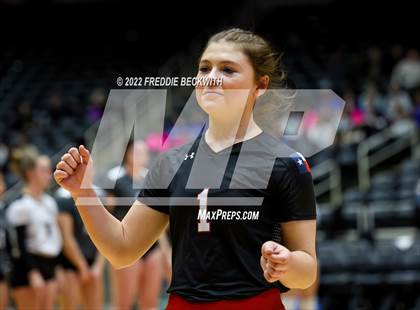 Thumbnail 1 in Randall vs. Hargrave (UIL 4A Semifinal) photogallery.