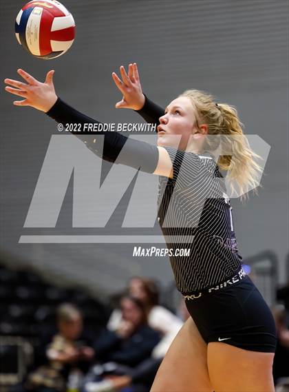Thumbnail 3 in Randall vs. Hargrave (UIL 4A Semifinal) photogallery.
