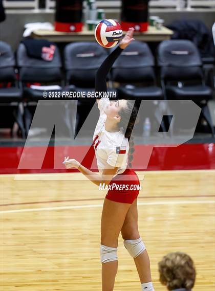 Thumbnail 1 in Randall vs. Hargrave (UIL 4A Semifinal) photogallery.