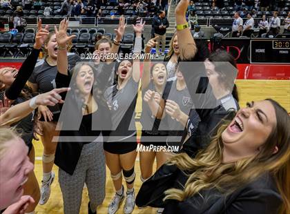 Thumbnail 3 in Randall vs. Hargrave (UIL 4A Semifinal) photogallery.