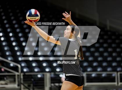 Thumbnail 2 in Randall vs. Hargrave (UIL 4A Semifinal) photogallery.
