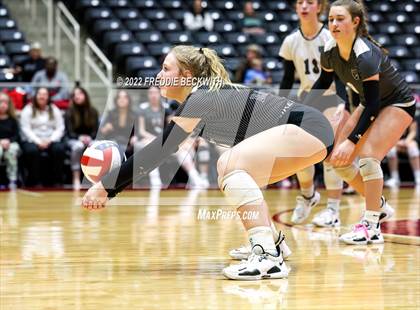 Thumbnail 2 in Randall vs. Hargrave (UIL 4A Semifinal) photogallery.
