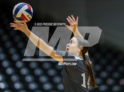 Thumbnail 3 in Randall vs. Hargrave (UIL 4A Semifinal) photogallery.
