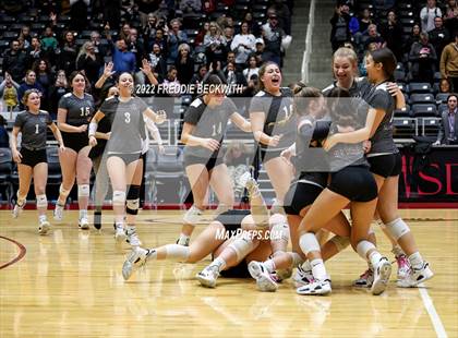 Thumbnail 2 in Randall vs. Hargrave (UIL 4A Semifinal) photogallery.