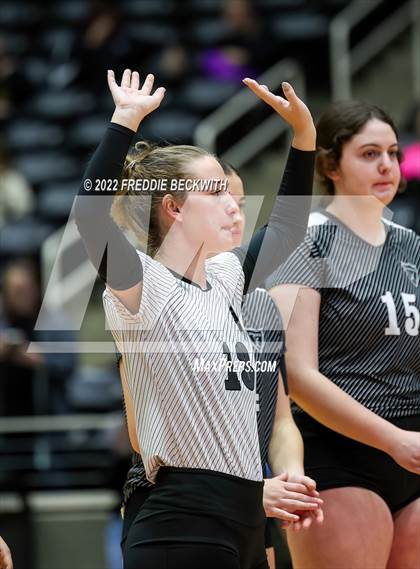 Thumbnail 1 in Randall vs. Hargrave (UIL 4A Semifinal) photogallery.