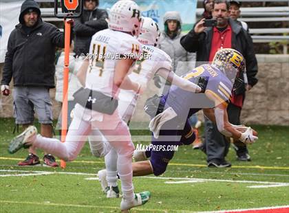 Thumbnail 3 in Escalon vs. Hilmar (CIF SJS D6 Final) photogallery.
