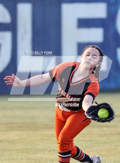 Thumbnail 2 in Grand Saline vs Winona photogallery.