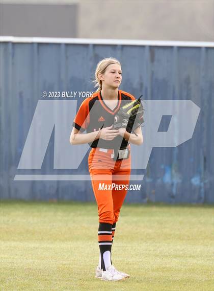 Thumbnail 2 in Grand Saline vs Winona photogallery.