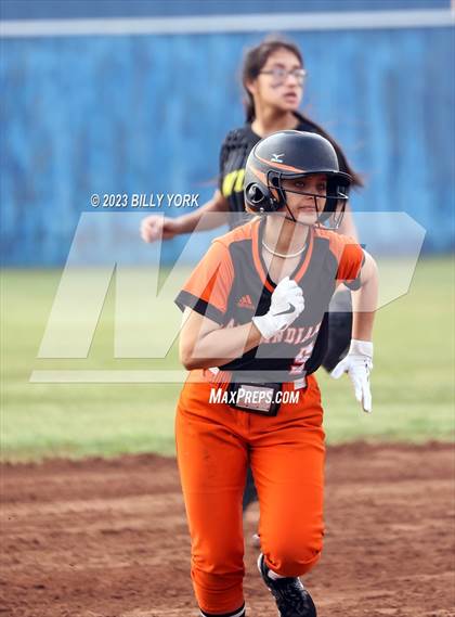 Thumbnail 2 in Grand Saline vs Winona photogallery.